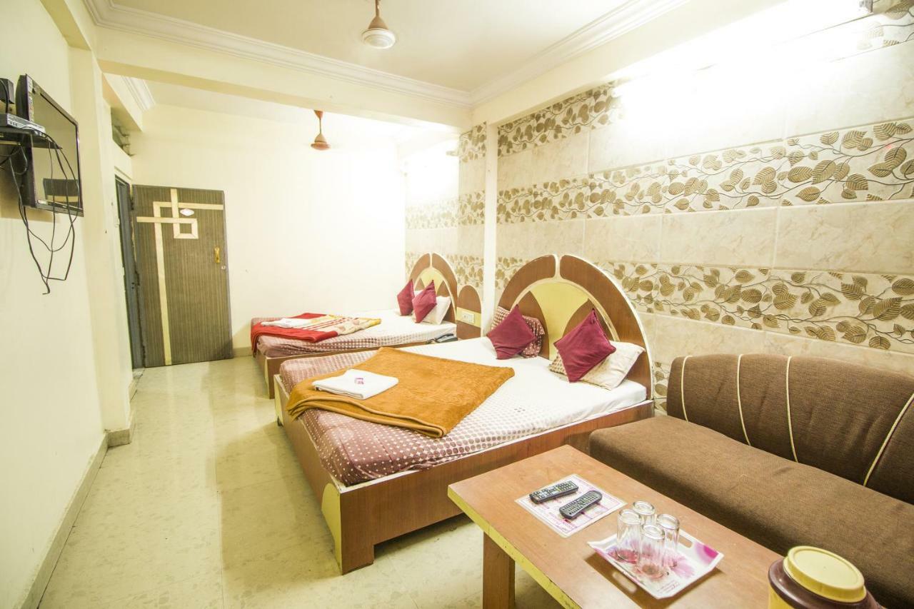 Hotel Gujarat Palace Ujjain Exterior photo