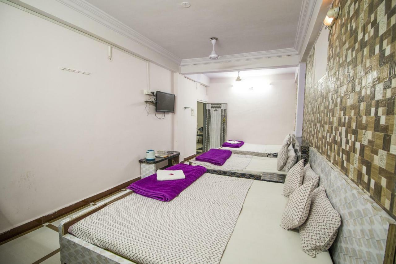 Hotel Gujarat Palace Ujjain Exterior photo