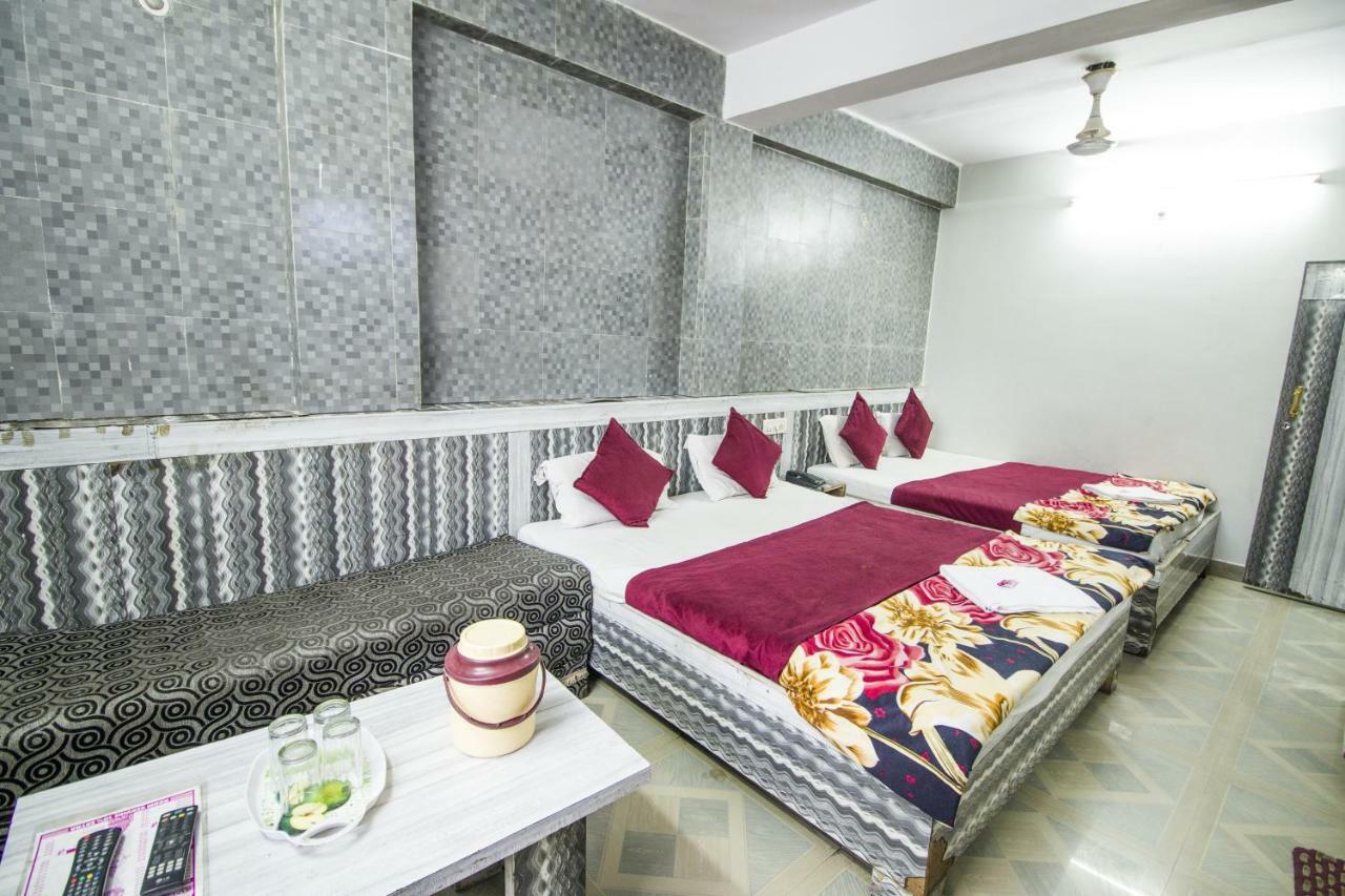 Hotel Gujarat Palace Ujjain Exterior photo